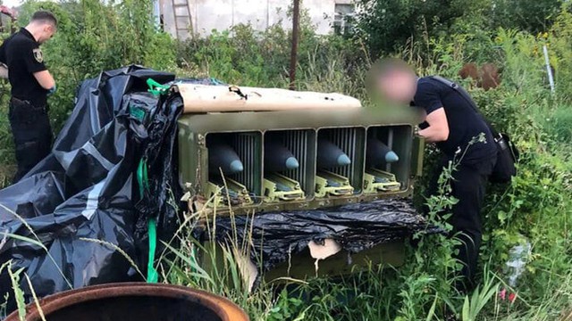 Hai tên trộm ở Ukraine đánh cắp 8 tên lửa phòng không Nga