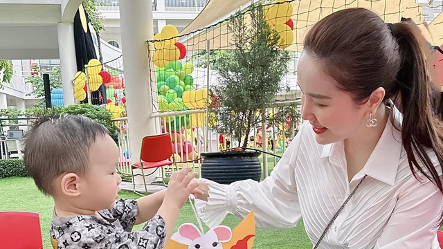 Bảo Thy cho con trai học trường Song ngữ Quốc tế Hoàng gia từ 19 tháng tuổi, học phí 156 triệu/ năm
