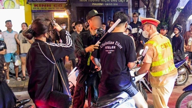 Nhóm "trẻ trâu" rủ nhau lên phố tụ tập, lạng lách đánh võng bị 141 vây bắt
