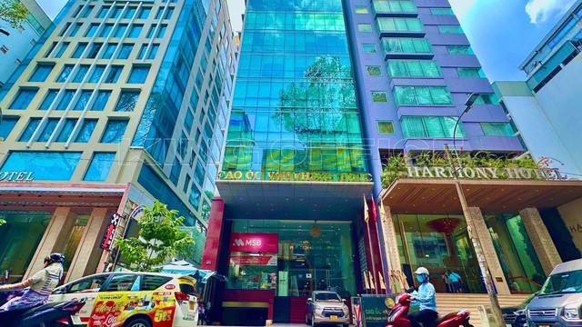 Một công ty bất động sản có trụ tại quận 1 (Tp.HCM) cho toàn bộ nhân viên nghỉ việc không lương
