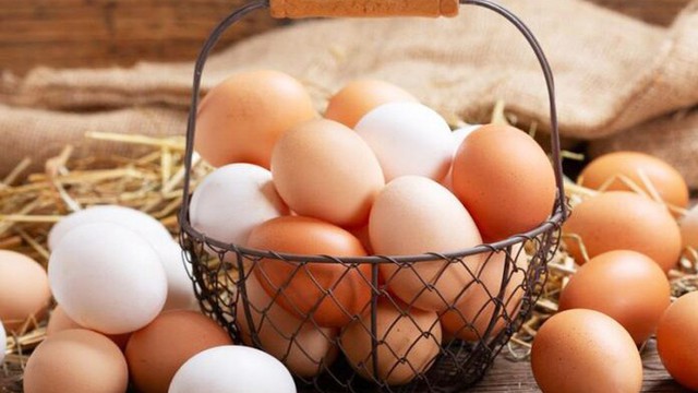Cách nhận biết trứng để quá lâu
