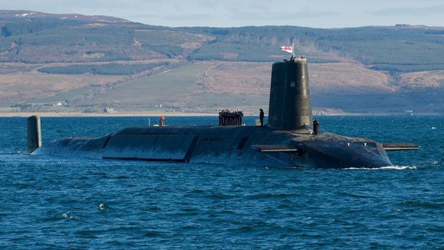 Tàu ngầm hạt nhân Vanguard của Anh suýt chìm sau khi lao xuống độ sâu cực lớn