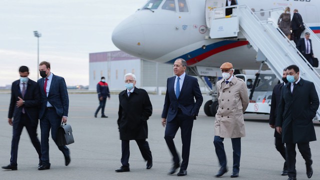 Máy bay chở Ngoại trưởng Lavrov bị ép bay đường vòng, Nga đe "hàng nghìn quan chức NATO sẽ chung số phận"