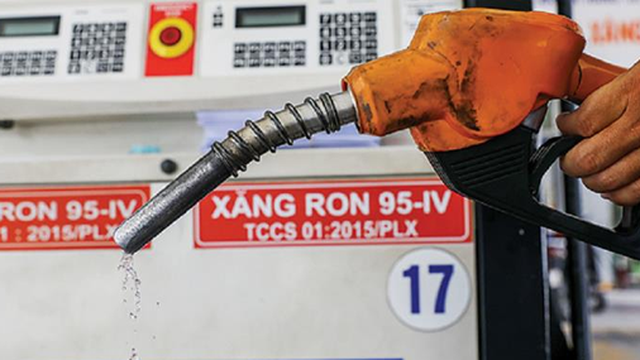 Hai nhà bán lẻ xăng dầu Petrolimex và PV Oil thu hơn 1.100 tỷ mỗi ngày trong quý 4, tồn kho trên 20.000 tỷ đồng cuối năm 2022