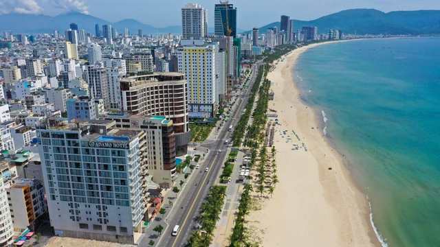 Từ nơi toàn cát với phi lao, phía đông Đà Nẵng lột xác với những con đường tỷ USD