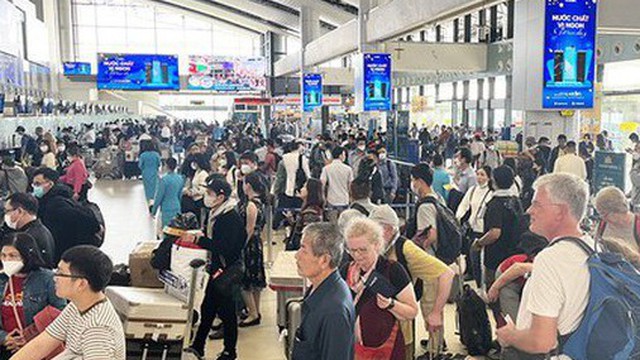 Đề xuất tăng trần giá vé máy bay, miễn visa du lịch