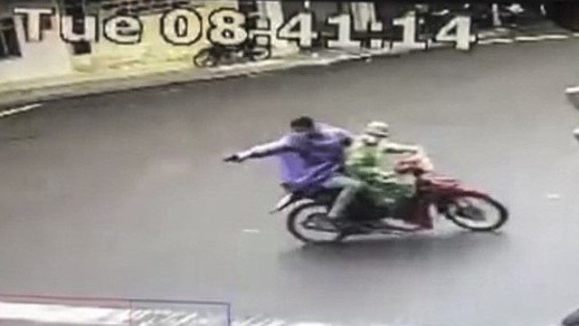 Nhóm người rượt đuổi, nổ súng bắn nhau trên đường phố như phim hành động