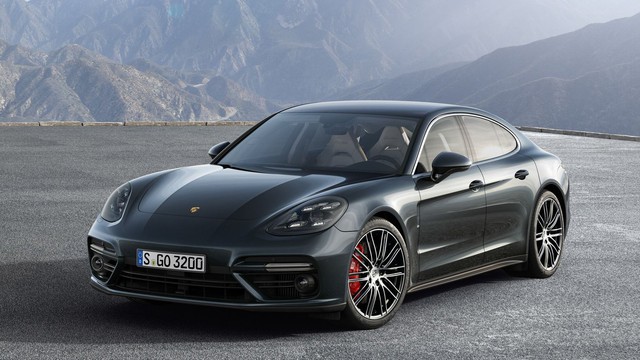 Để có Porsche Panamera đẹp long lanh ngày nay, hãng xe Đức phải vứt bỏ 4 mẫu thử, có mẫu không dám gắn logo vì trông chẳng liên quan