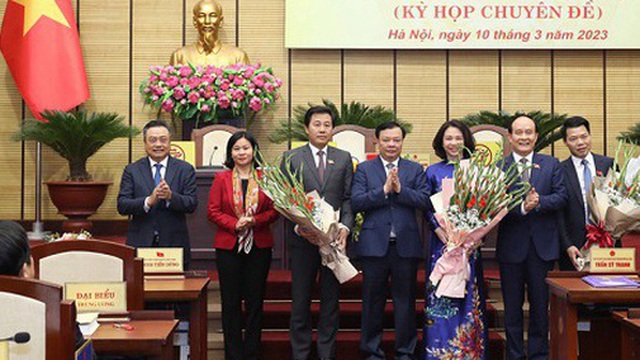 Hà Nội miễn nhiệm và bầu bổ sung Ủy viên UBND thành phố