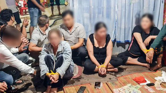 Phá sới bạc trong căn nhà quyết tâm xây dựng gia đình văn hóa