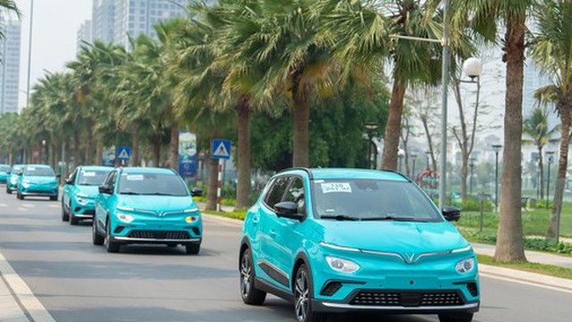 Giá cước xe taxi điện VinFast thấp nhất từ 12.500 đồng/km, có rẻ hơn taxi truyền thống và Grab?