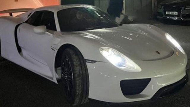 Chơi siêu xe hiếm không đơn giản: Ông Đặng Lê Nguyên Vũ đưa Porsche 918 Spyder vượt nghìn km ra Hà Nội làm thủ tục lăn bánh sau gần 1 năm ‘cất kho’