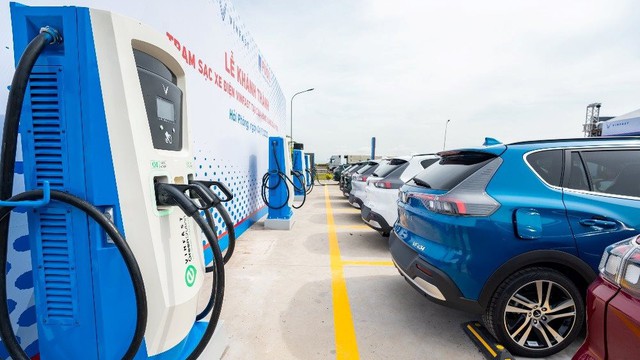 Đặt trạm sạc tại cây xăng thuộc hệ thống PVOIL, Vinfast phải trả bao nhiêu tiền?