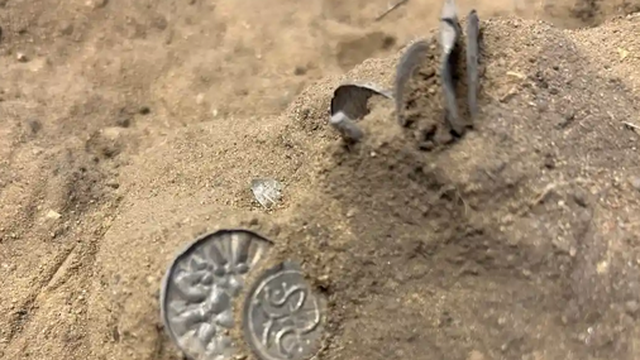 Phát hiện tiền xu 1.000 năm tuổi