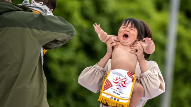 Lễ hội dành cho người thích dọa trẻ con, bé nào khóc trước thì giành chiến thắng
