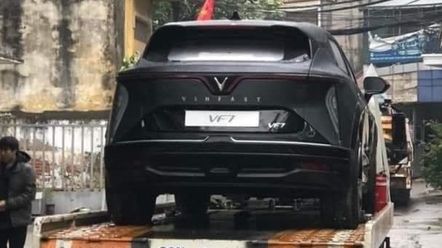 VinFast VF 7 lần đầu lộ diện tại VN: SUV điện được nhiều người mong chờ nhất, có tùy chọn dẫn động bốn bánh, cùng cỡ CX-5 và Tucson