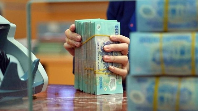 Lãi suất không kỳ hạn giảm mạnh từ 3/4, để tiền trong tài khoản ngân hàng nào có lợi nhất?