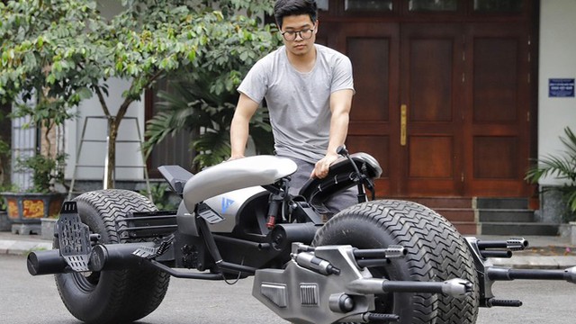Mạnh tay chi 200 triệu đồng chế tạo xe 'Batpod' trong phim The Dark Knight