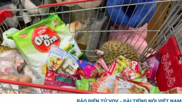 TP.HCM: Người dân thắt chặt chi tiêu, siêu thị tìm đủ cách xoay xở