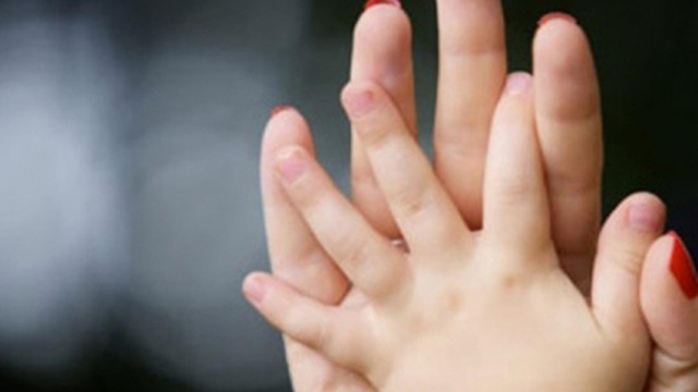 Tiết kiệm được gần 200 triệu, tôi nên thụ tinh nhân tạo hay “xin” con?