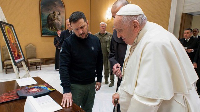 Bất ngờ có mặt tại Vatican, Tổng thống Ukraine từ chối đề nghị làm trung gian của Giáo hoàng