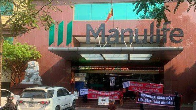 Vụ "hô biến" tiền gửi SCB thành bảo hiểm: Manulife chỉ cân nhắc các khiếu nại nhận trước 30/4, không phải khách nào cũng được hoàn tiền 100%