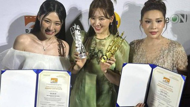 Nhà Bà Nữ thắng Phim Việt Nam hay nhất, Trấn Thành đoạt giải Đạo diễn xuất sắc tại LHP châu Á Đà Nẵng