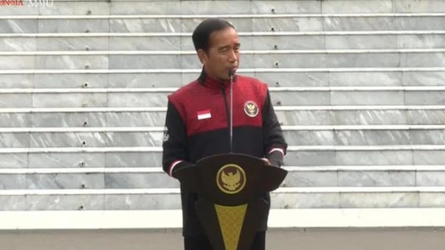 Tổng thống Indonesia thừa nhận căng thẳng, khen các cầu thủ 'phi thường' sau trận chung kết nghẹt thở