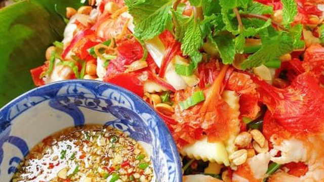 Gỏi gà măng cụt,  trà hoa giấy gây bão mạng: Chuyên gia dinh dưỡng nói gì?