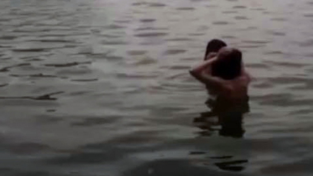 2 người tắm tiên tại hồ Gươm bị xử lý