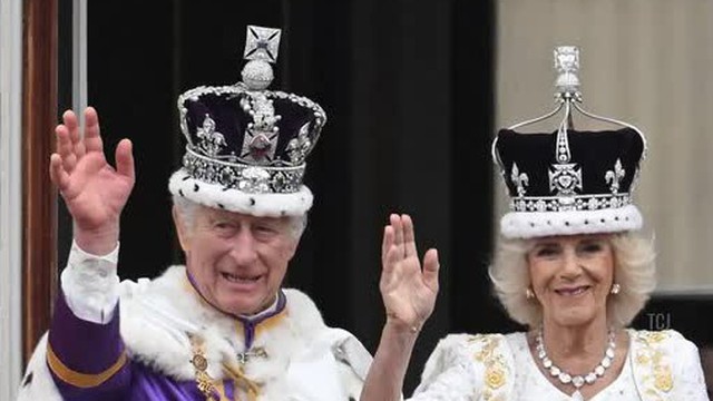 Vua Charles muốn có video triệu Like như William và Kate
