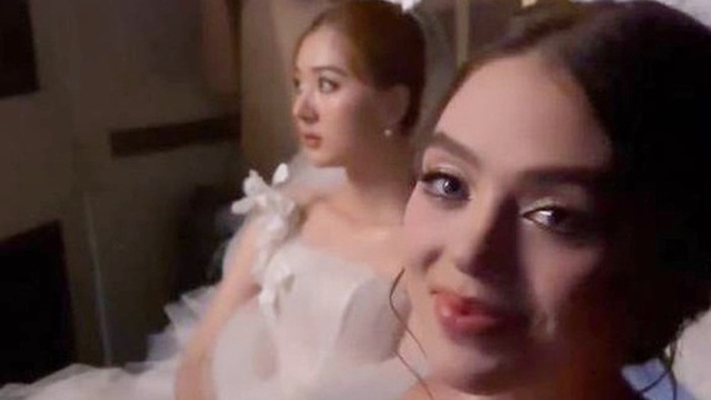 Bà xã thủ môn Bùi Tiến Dũng chung khung hình với vợ sắp cưới Hồ Quang Hiếu