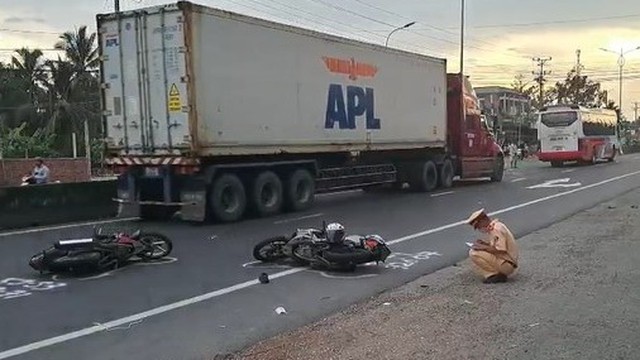Tai nạn liên hoàn khiến 1 người tử vong, 4 người bị thương