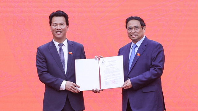 Thủ tướng trao quyết định bổ nhiệm Bộ trưởng Bộ Tài nguyên và Môi trường