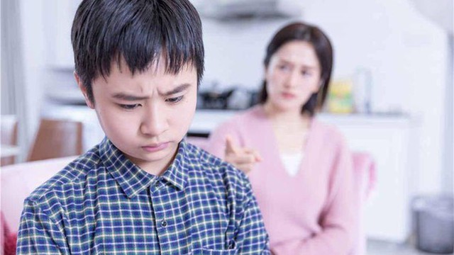 “Con luôn đứng cuối lớp và không có hứng thú học tập” - 2 cách xử lý cho kết quả khác biệt