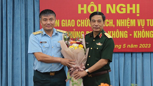 Thăng quân hàm Trung tướng đối với tư lệnh Quân chủng Phòng không - Không quân