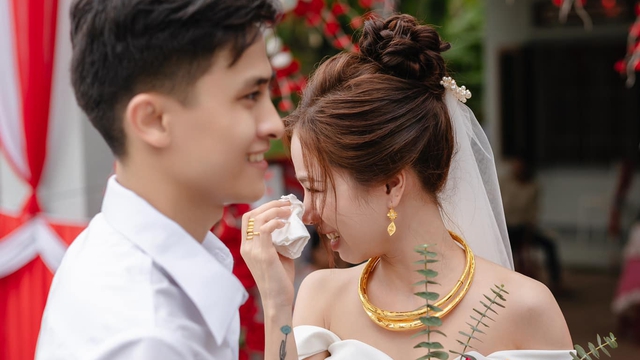 Đám cưới đặc biệt của cặp đôi "trái dấu"