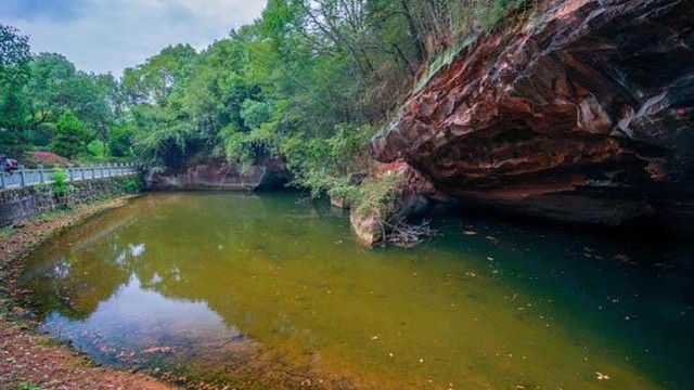 Đi đào ao cá, dân làng bỗng phát hiện 1 hang động thần bí: Cả khu lập tức bị phong tỏa, bí ẩn lớn trở thành "kỳ quan thứ 9" của thế giới