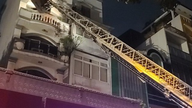 TP HCM: Cháy nhà hàng 7 tầng ở quận 1, nhiều người tháo chạy