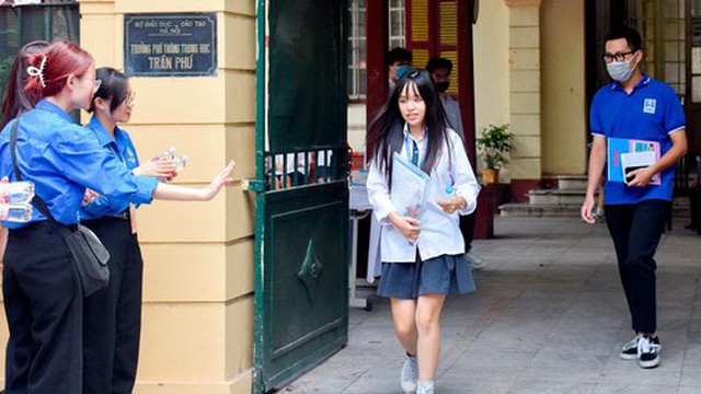 NÓNG: Hà Nội công bố điểm thi vào lớp 10