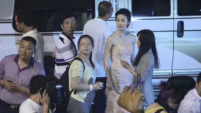 Lưu Diệc Phi chứng minh nét đẹp tỏa sáng ở mọi khung cảnh