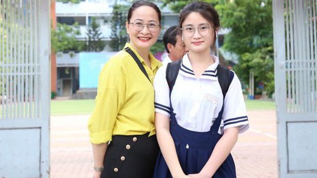 Nỗ lực đậu chuyên Văn, nữ sinh TPHCM làm một mạch 16 trang giấy