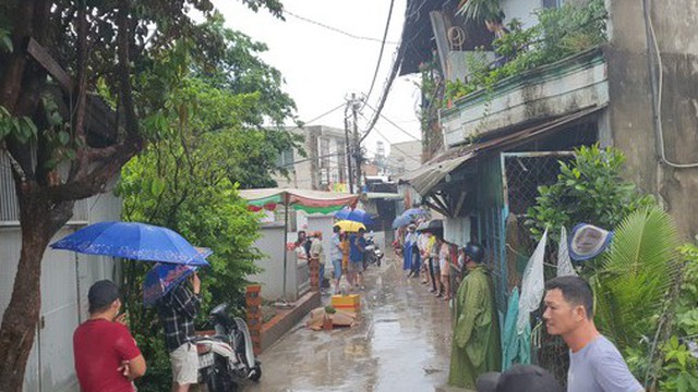 TP HCM: Thiếu niên gục chết dưới trời mưa