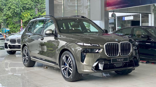 BMW X7 2023 cạnh tranh giá quyết liệt với GLS tại Việt Nam: Giảm cả tỷ đồng sau 3 tháng, bản rẻ nhất còn hơn 5,5 tỷ, tiệm cận giá đối thủ