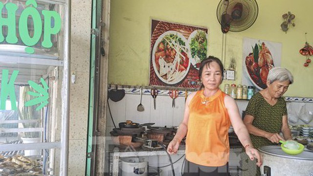 Thực hư thông tin quán cơm dồn góp thức ăn thừa bán cho khách