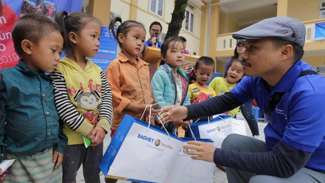 Chứng khoán Bảo Việt: Nối dài trách nhiệm cộng đồng với chiến dịch “Mang hơi ấm đến vùng cao”