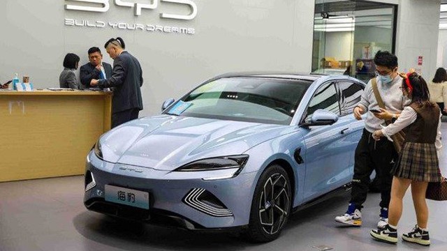 Chủ tịch BYD: 'Các nhà sản xuất Trung Quốc sẽ nâng đỡ ngành công nghiệp ô tô toàn cầu'