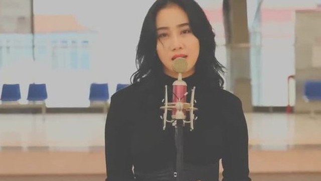 Nữ ca sĩ phát hiện camera giấu kín trong phòng tắm tại khách sạn