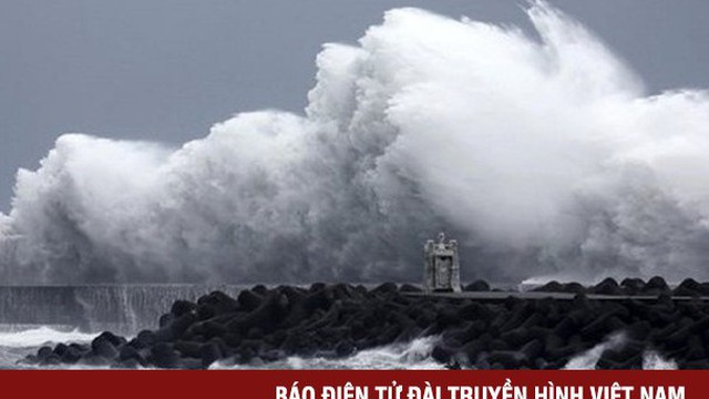Bão Lan gây sóng cực lớn, mưa trong 24 giờ bằng 3 tháng tại Nhật Bản