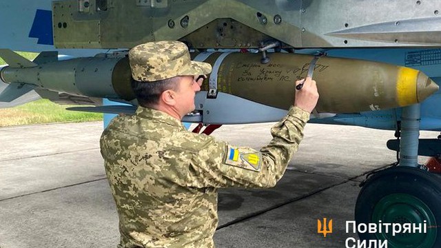 Xuất hiện hình ảnh bom dẫn đường JDAM-ER trên Su-27 Flanker của Ukraine